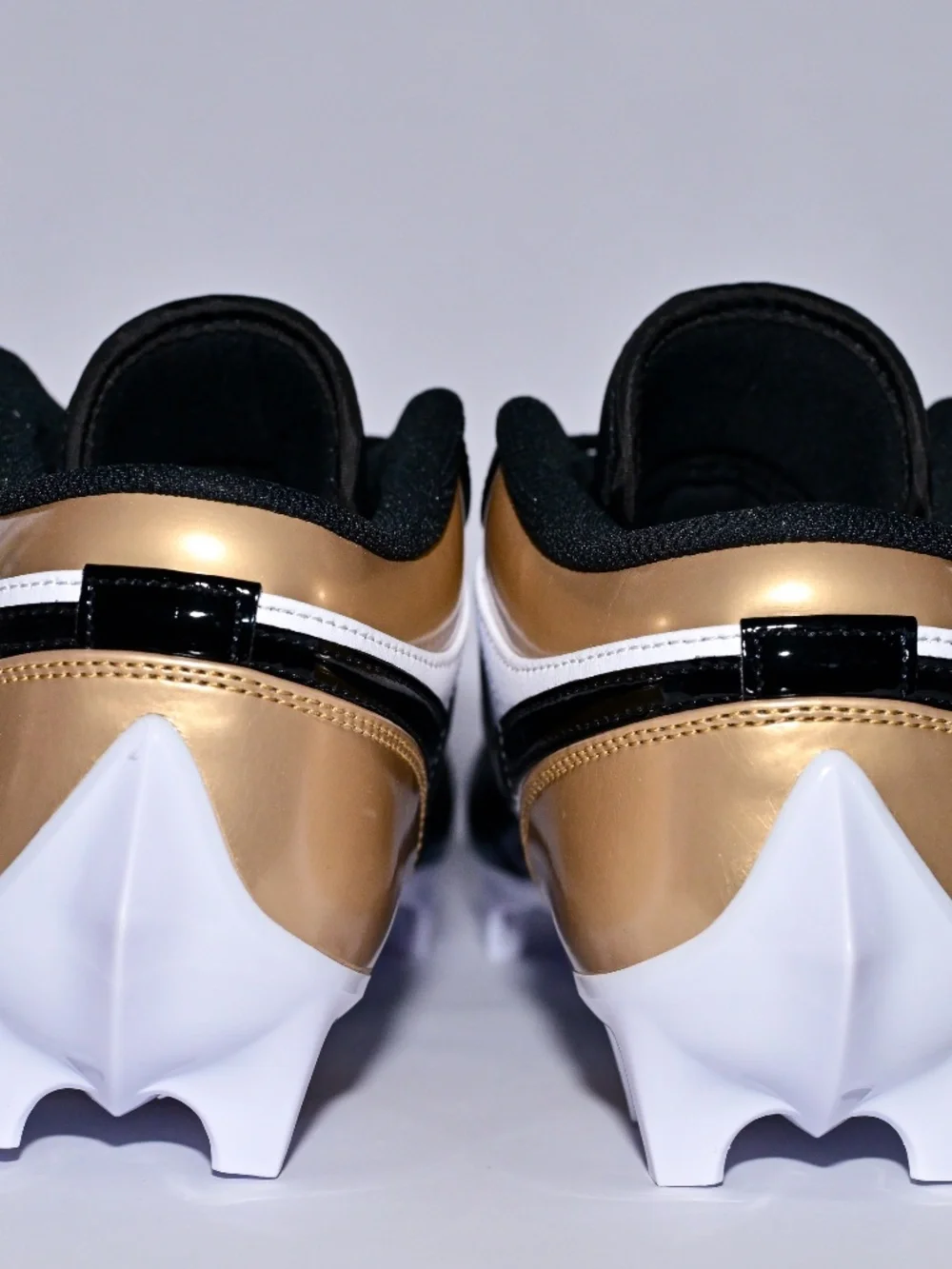 Men's Jordan 1 Low TD Football Cleat Black White Gold Size 9 New/Unworn